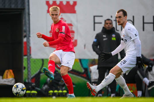 Kalmars Carl Gustafsson och Helsingborgs Adam Hellborg