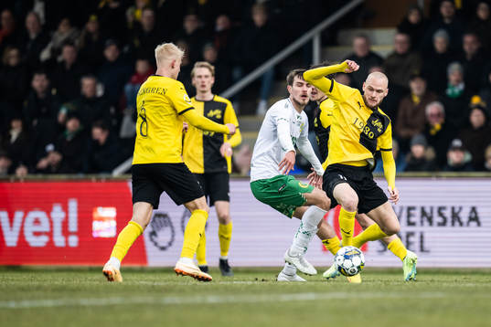 Hammarbys Pavle Vagic och Mjällbys Mjällbys Adam Ståhl