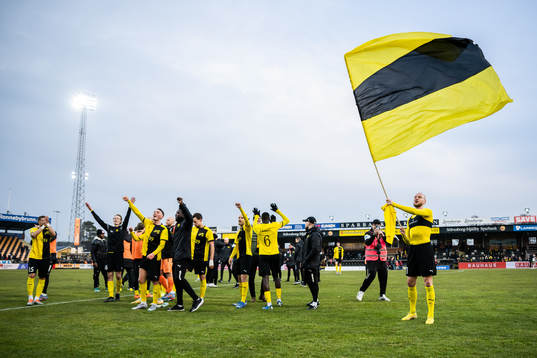 Mjällbys spelare jublar