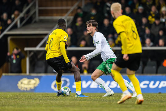 Hammarbys Pavle Vagic och Mjällbys Seedy Jagne