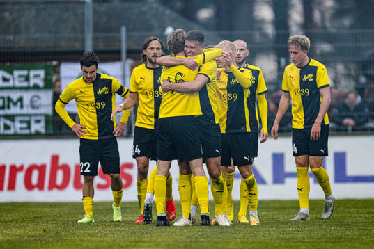 Mjällbys Alexander Johansson och Arvid Brorsson jublar