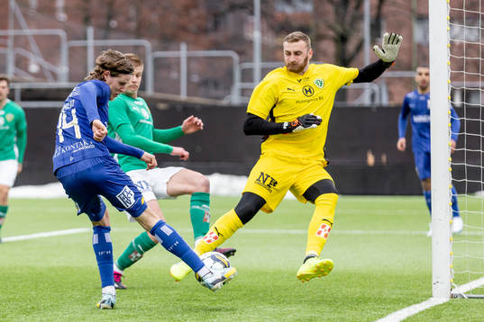 IFK Göteborgs Gustaf Norlin och Jönköpings målvakt