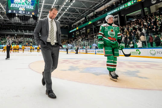 Rögles tränare Cam Abbott och Anton Bengtsson  deppar