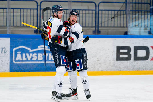 Mariestads Tobias Aronsson och Gustav Lindberg jublar