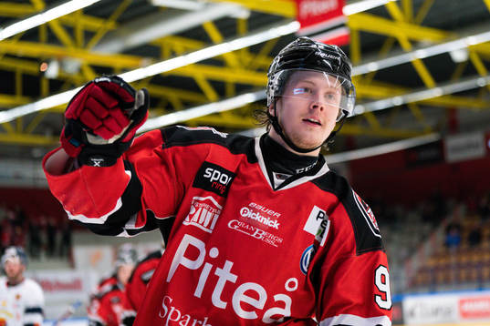 Piteås Petter Mäkitalo jublar