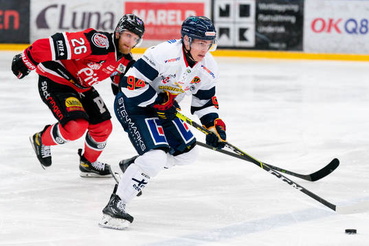 Mariestads Hugo Petterson och Piteås Sebastian Hansson