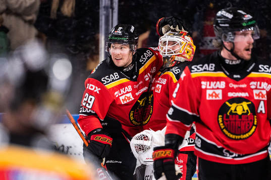 Luleås Erik Gustafsson och målvakt Joel Lassinantti