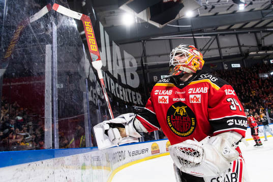 Luleås målvakt Joel Lassinantti jublar