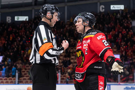 Domare Linus Öhlund och Luleås Erik Gustafsson