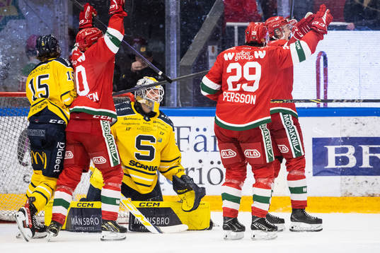 Moras Fabian Ilestedt jublar med lagkamrater