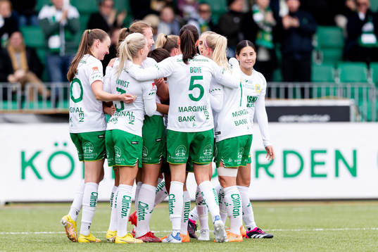 Hammarbys spelare jublar