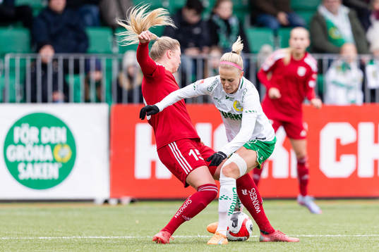 Piteås Ellen Löfqvist och Hammarbys Adelina Engman