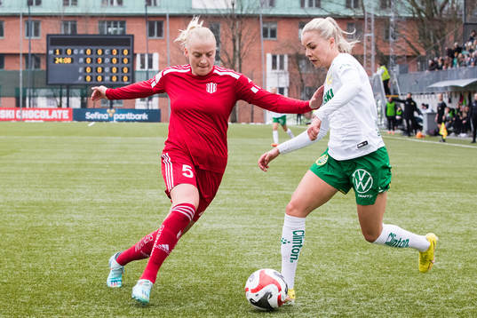 Piteås Wilma Carlsson och Hammarbys Lotta Ökvist