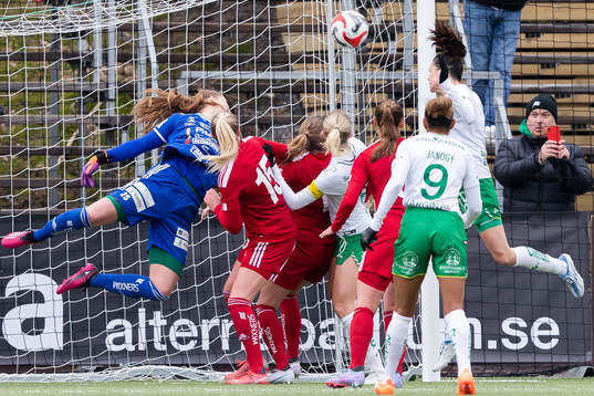 Hammarbys Simone Boye Sørensen gör 2-1 bakom Piteås
