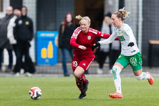 Piteås Emma Viklund och Hammarbys Julia Roddar