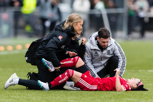 Piteås Katrina Guillou med en befarad skada
