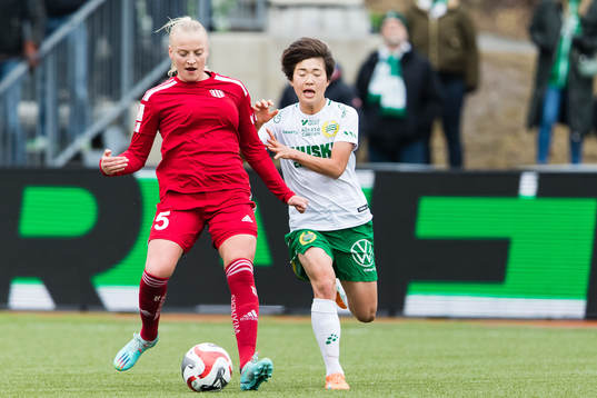 Piteås Wilma Carlsson och Hammarbys Maika Hamano