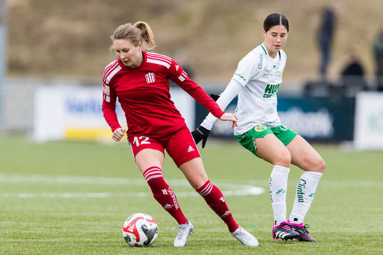 Piteås Fanny Andersson och Hammarbys Kyra Cooney-Cross