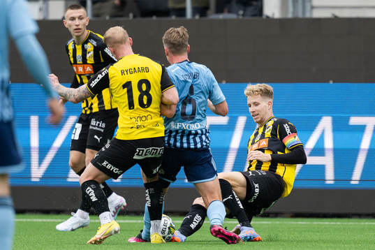 Djurgårdens Rasmus Schuller och Häckens Samuel Gustafson