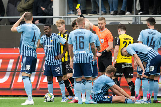 Häckens Samuel Gustafson får en varning