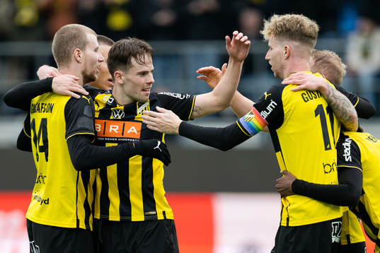 Häckens Lars Olden Larsen jublar