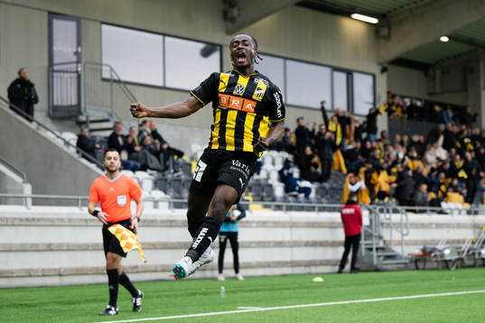 Häckens Ibrahim Sadiq jublar