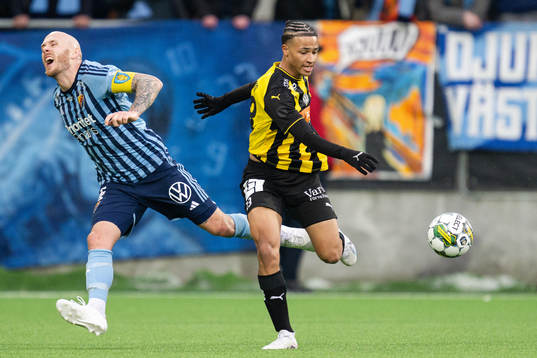 Djurgårdens Magnus Eriksson och Häckens Momodou Lamin