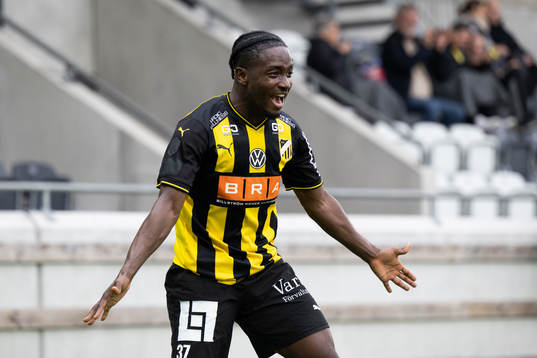 Häckens Ibrahim Sadiq jublar