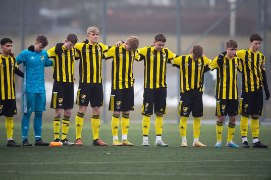 Tyst minut i matchen i DM för pojkar U17 mellan  IFK