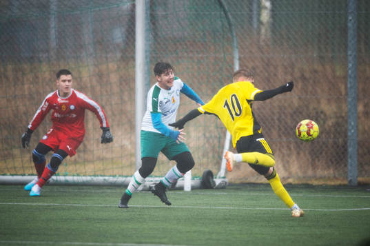 IFK Hässleholms  Amir Ramanovski volleyskjuter i matchen i
