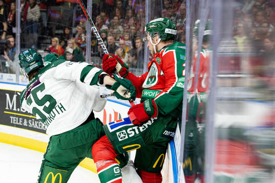 Färjestads Max Lindroth och Frölundas Christian Folin