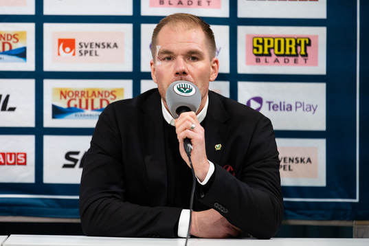 Färjestads huvudtränare Tomas Mitell på presskonferensen