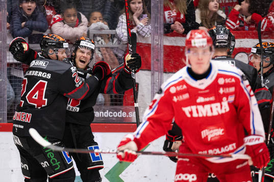 Örebros William Wikman jublar