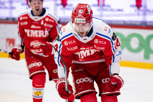 Timrås Emil Pettersson jublar