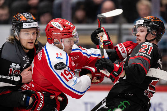 Timrås Erik Andersson i bråk med Örebros Rodrigo Abols