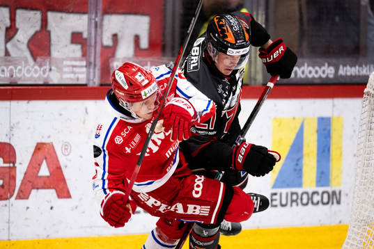 Timrås Joonas Lyytinen och Örebros Linus Öberg