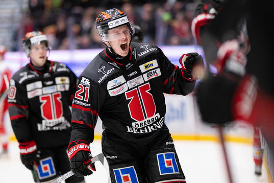 Örebros Linus Öberg jublar