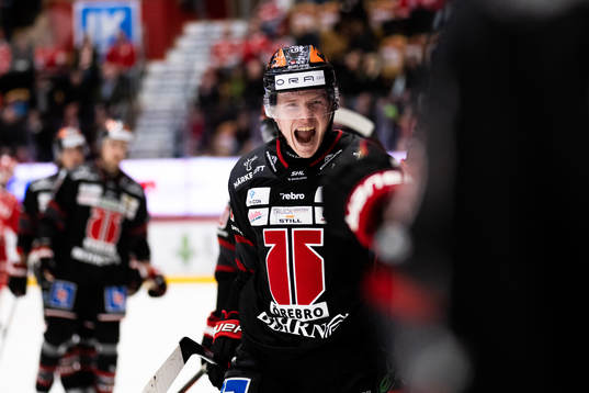 Örebros Linus Öberg jublar