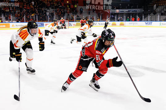 Brynäs Rosa Lindstedt och Luleås Lisa Johansson
