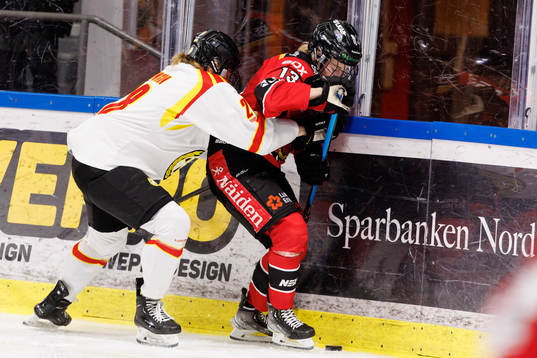 Brynäs Jenny Antonsson och Luleås Jenna Pirttijärvi