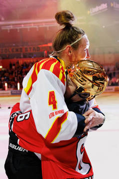 Brynäs Rosa Lindstedt och Luleås Jenni Hiirikoski