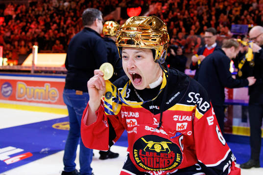 Luleås Jenni Hiirikoski jublar