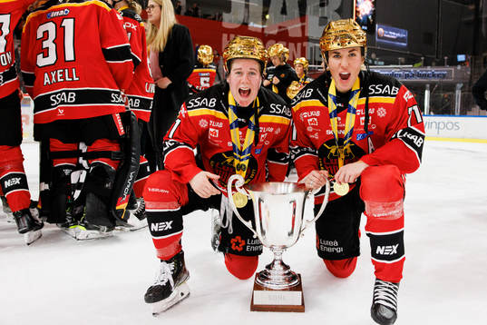  Luleås Lisa Johansson och Anna Kjellbin jublar med