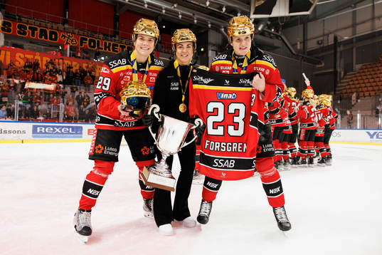 Luleås Emma Nordin, fysio Johanna Olofsson och Johanna