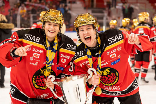 Guld jubel av Luleås Linn Peterson och målvakt Frida Axell