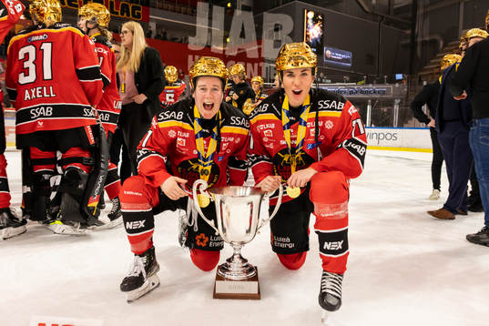 Guld jubel från Luleås Lisa Johansson  och Anna Kjellbin