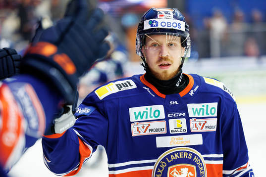 Växjös Kalle Kossila jublar