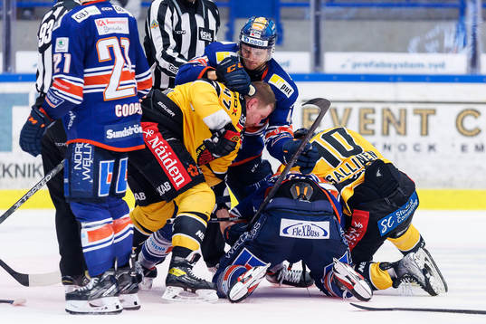 Växjös Keegan Lowe och Glenn Gustafsson i bråk med