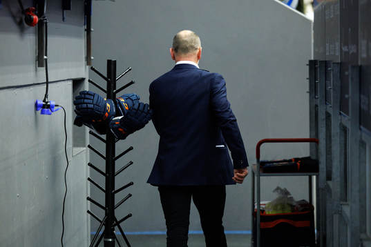 Luleås tränare Thomas Berglund lämnar båset