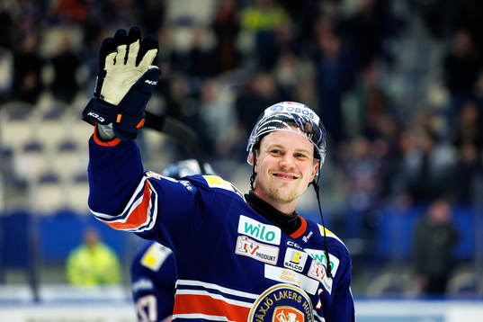 Växjös Joel Persson jublar